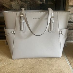 Micheal Kors tote.  Padded center pocket. Perfect for laptop if needed.